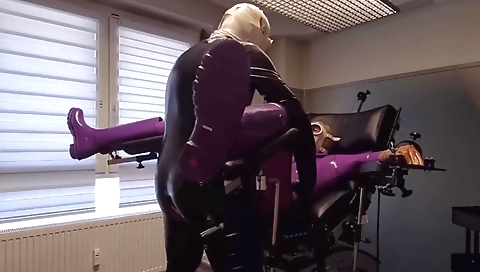 Sexy young chick gets hot and her face