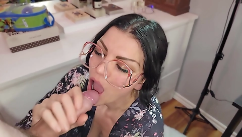 Hawt sweetheart is ready to get dirty