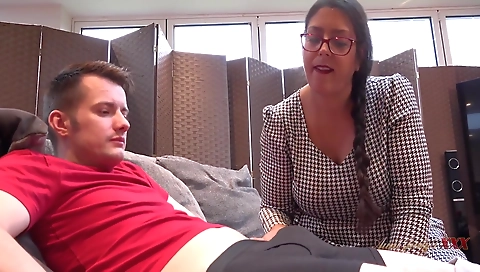 Mature woman takes a huge dick in her pussy