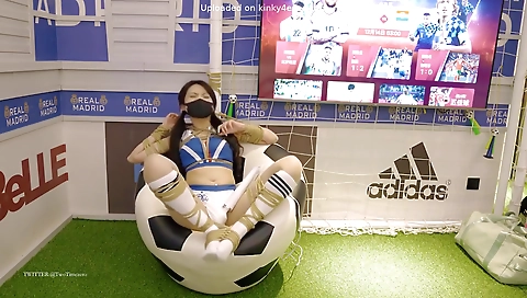 Blonde cutie gets her ass drilled by dew