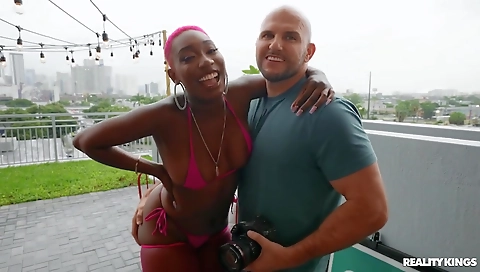 Super-hot bianca give spasms and foot girls