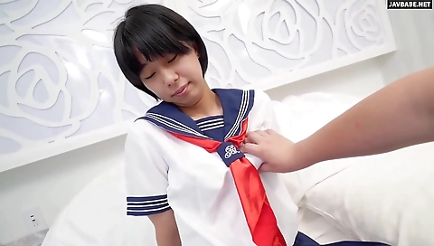 Mature woman fucks her pussy